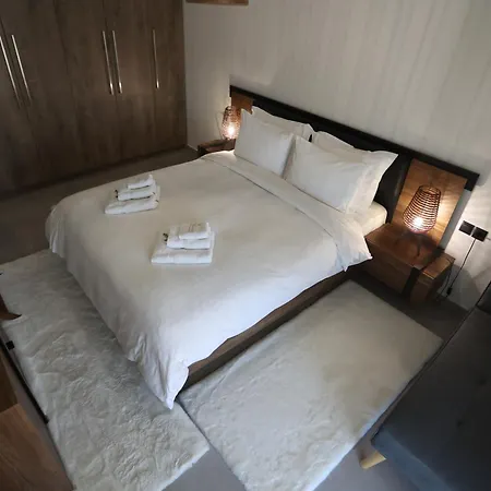 La Luxury Koronis Apartment Larissa